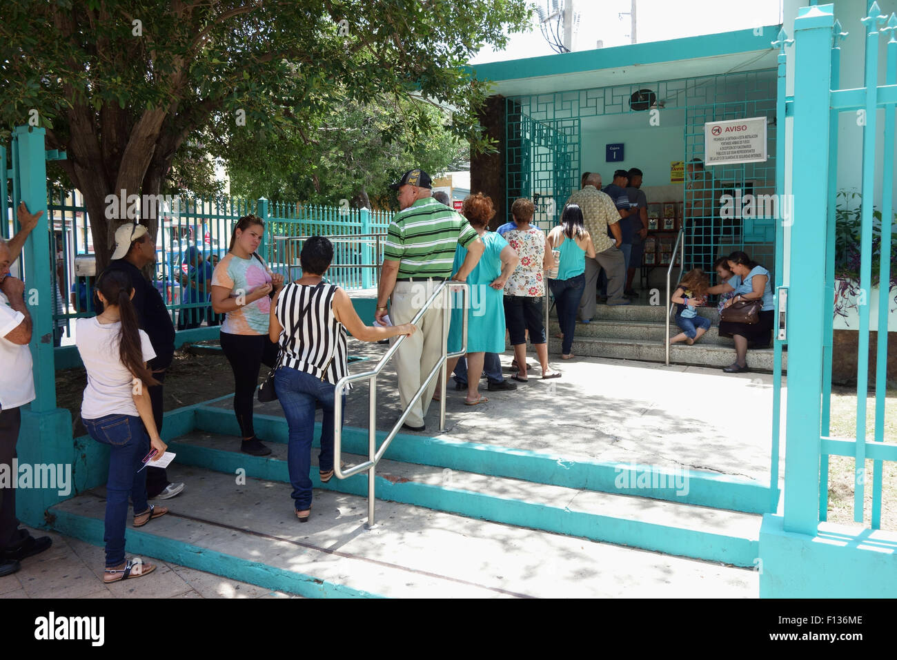 Queing de prestaciones estatales Yauco, Puerto Rico Foto de stock
