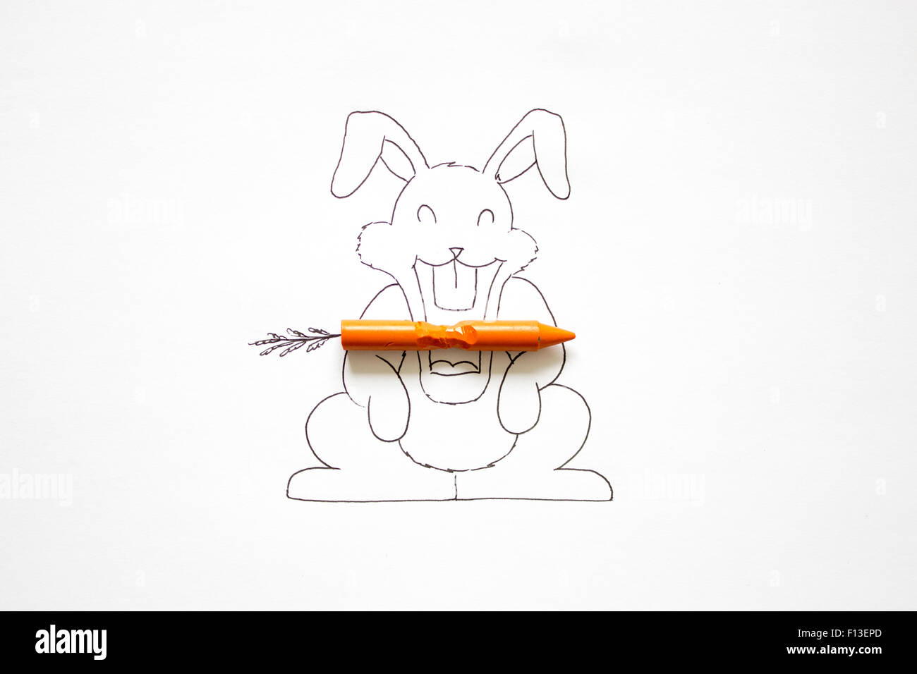 Dibujo conceptual de un conejito comiendo una zanahoria Foto de stock
