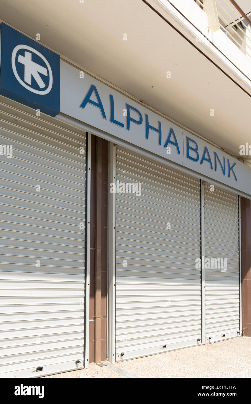 Atenas, Grecia, el 13 de julio de 2015. Los bancos están cerrados a causa de la crisis económica en Grecia. Foto de stock