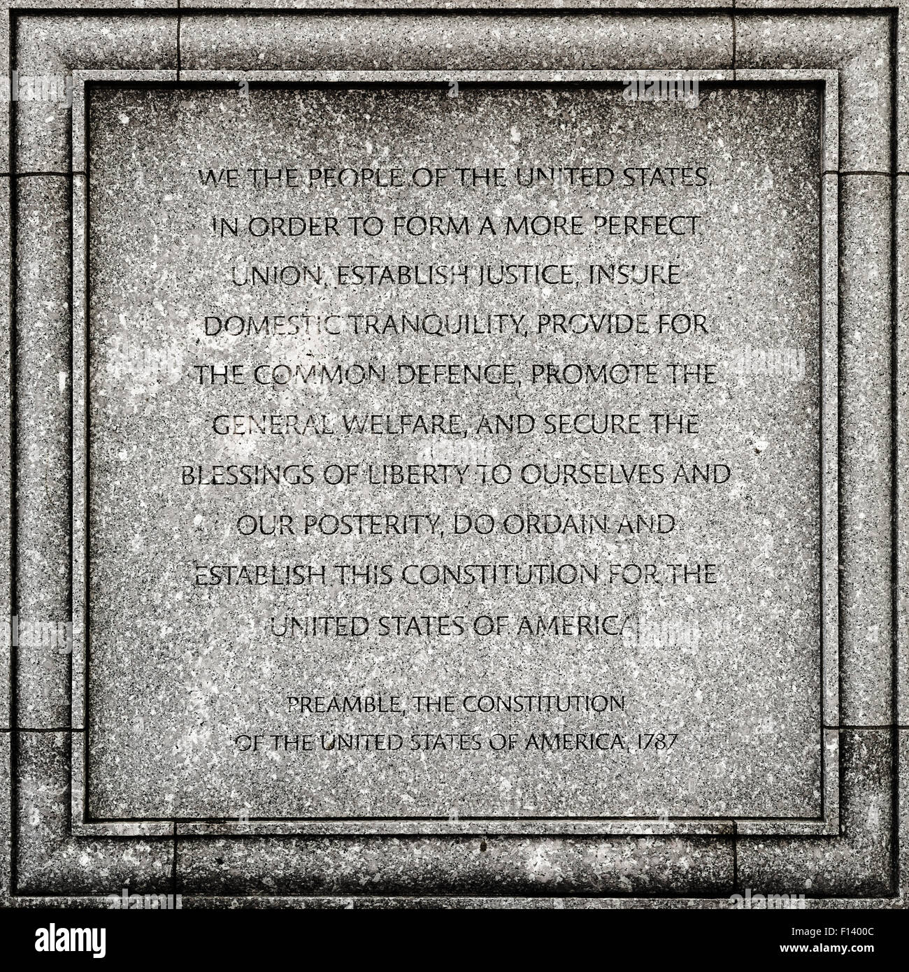 Detalle exterior de los Estados Unidos John Joseph Moakley Courthouse en Boston - Preámbulo de la constitución de EE.UU. Foto de stock