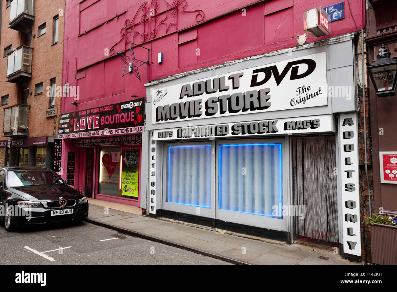 Tienda de DVD para adultos y sex-shop barrio norte de Manchester, RU  Fotografía de stock - Alamy