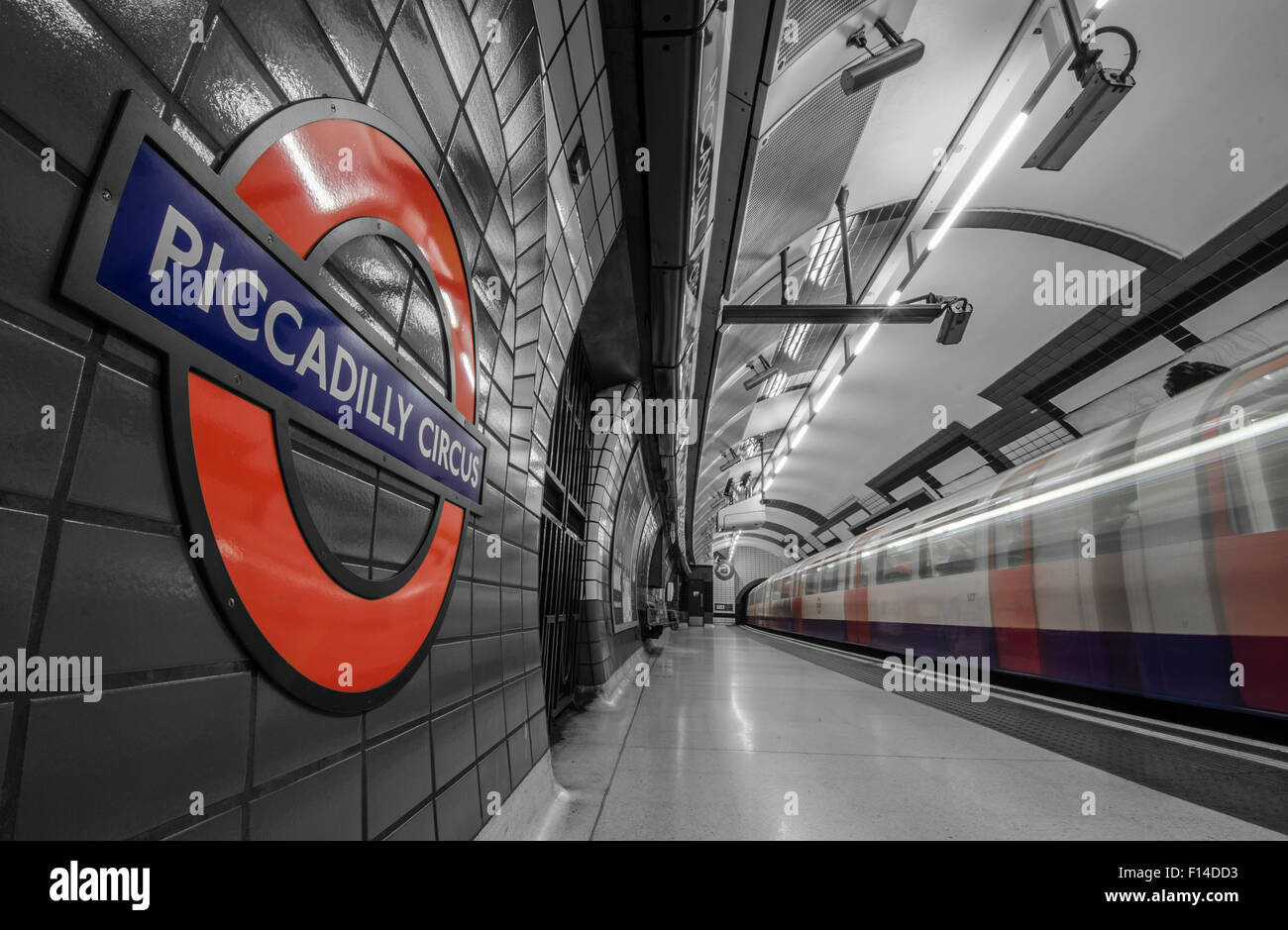 El metro de Londres con resaltado de color selectiva algunos detalles. Foto de stock