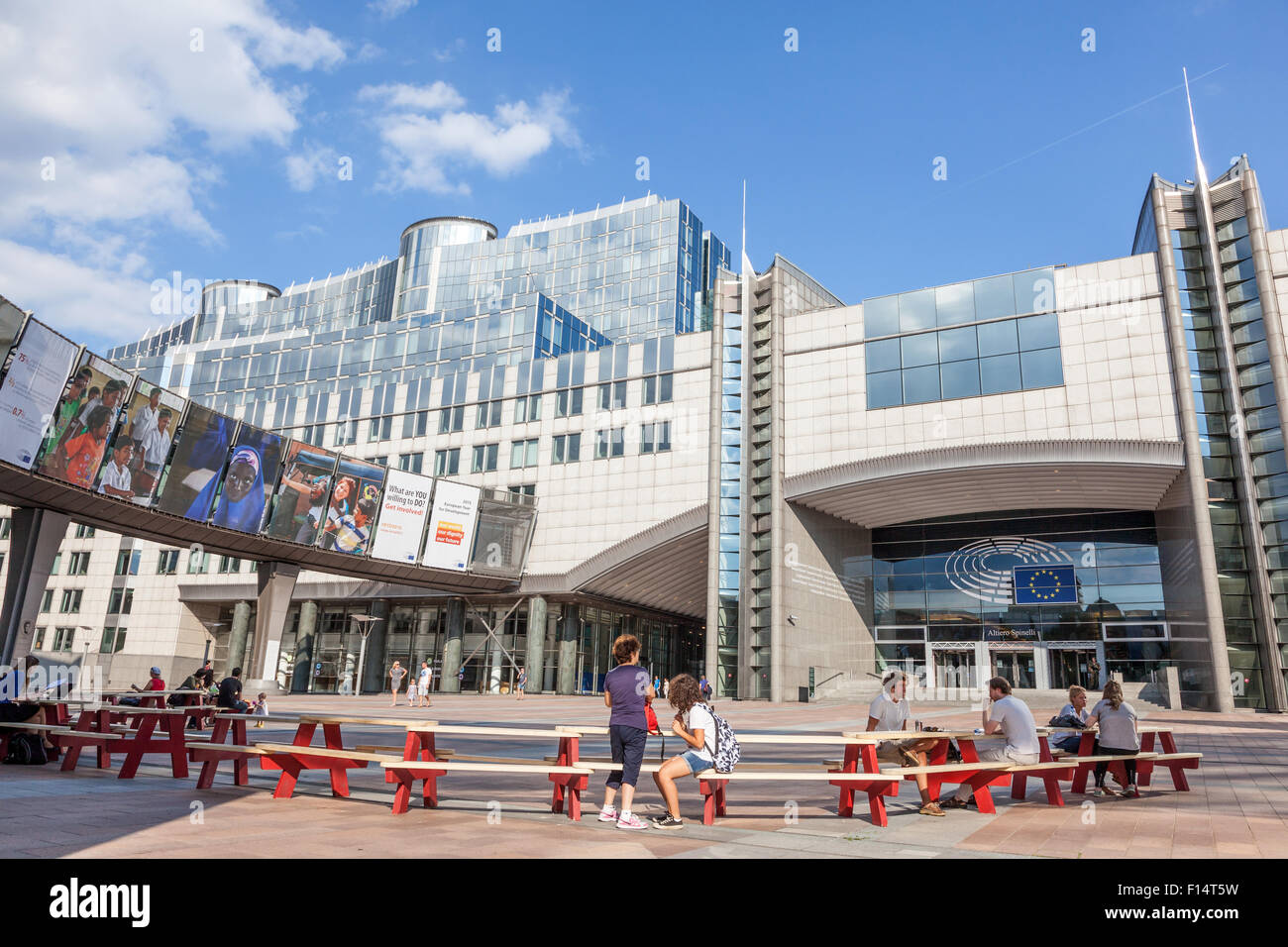 Los edificios de la oficina del Parlamento Europeo en el Espace Leopold (Leopold Square). El 21 de agosto de 2015, en Bruselas, Bélgica Foto de stock