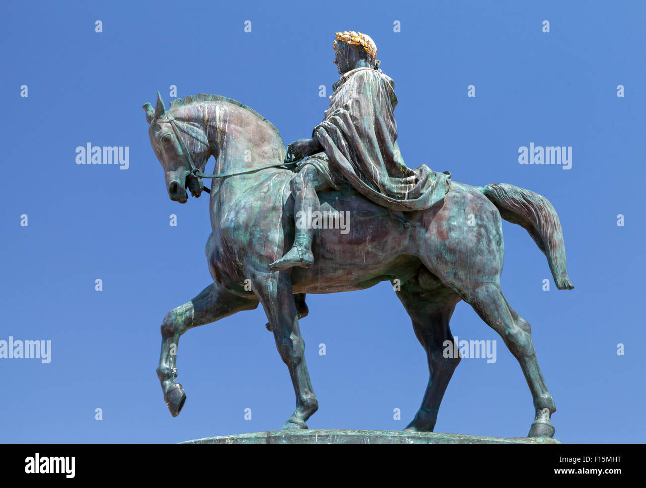 Ajaccio, Francia - Julio 7, 2015: la Estatua de Napoleón Bonaparte en un caballo, centro histórico de la ciudad de Ajaccio, Córcega, Francia Foto de stock