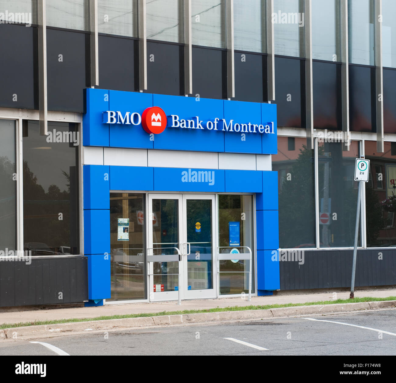 TRURO, Canadá - 09 de agosto de 2015: Bank of Montreal entrada. Foto de stock