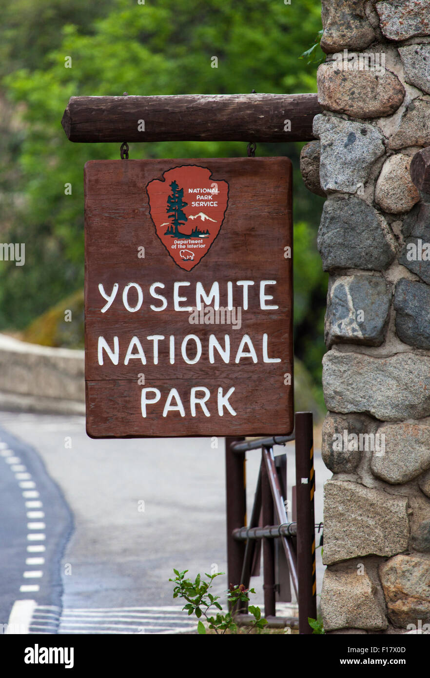 La entrada al parque, el Parque Nacional Yosemite, California, EE.UU. Foto de stock