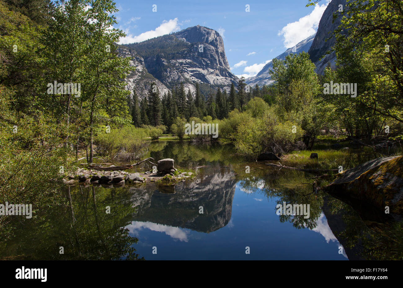 Lago Espejo, el Parque Nacional Yosemite, California, EE.UU. Foto de stock
