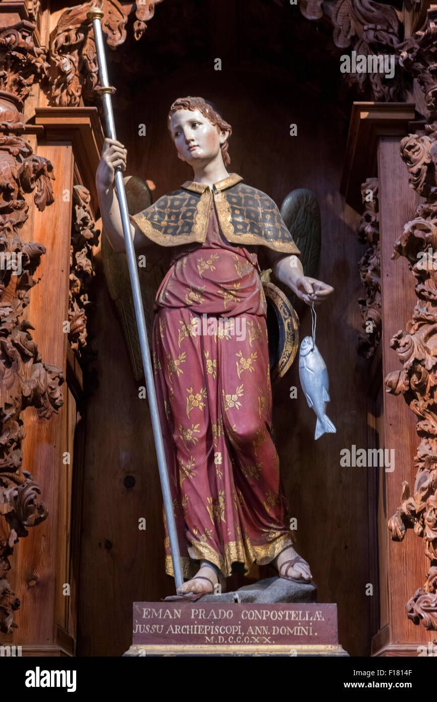 Ávila, España - 10 de agosto de 2015: la capilla de San Rafael (Antigua Capilla de San Vidal), un pedazo de madera tallada, estilo barroco con una profusa decora Foto de stock