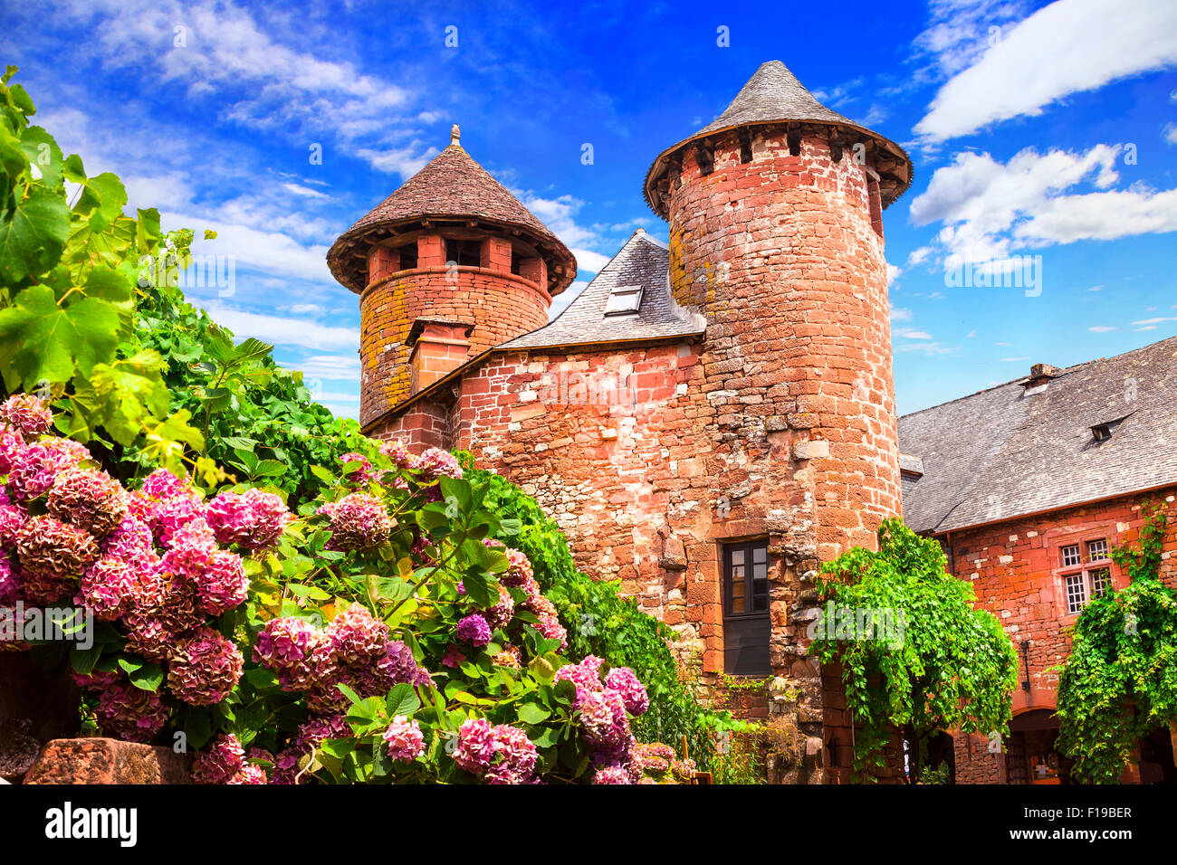 Collonges-la-Rouge - considerando uno de los pueblos más bellos de Francia Foto de stock