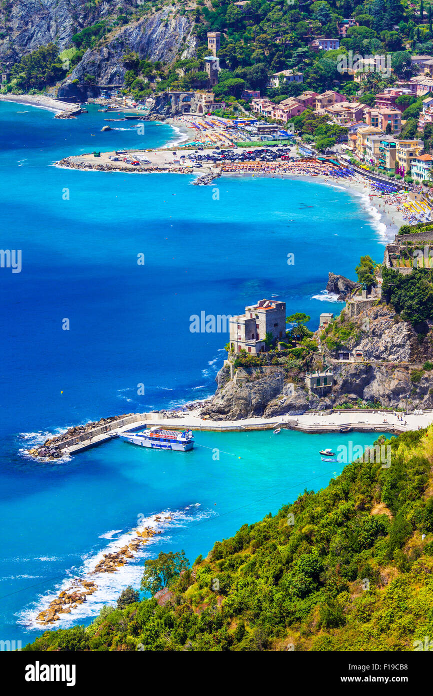 Hermoso de Monterosso Al Mare - famoso "Cinque terre" en Liguria. Italia Foto de stock