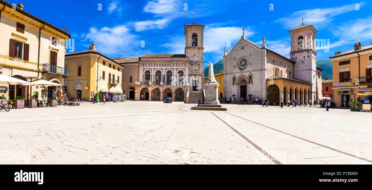 Panorama del centro de la ciudad de Norcia - ciudad medieval en Umbria Foto de stock