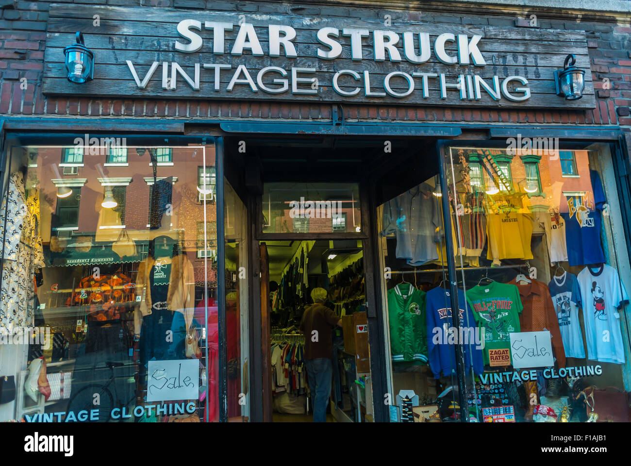 Nueva York, Estados Unidos, frente a la tienda, 'Star struck' Vintage vieja tienda de ropa en Greenwich Village, barrio, distrito, ventana de la tienda Fotografía stock - Alamy
