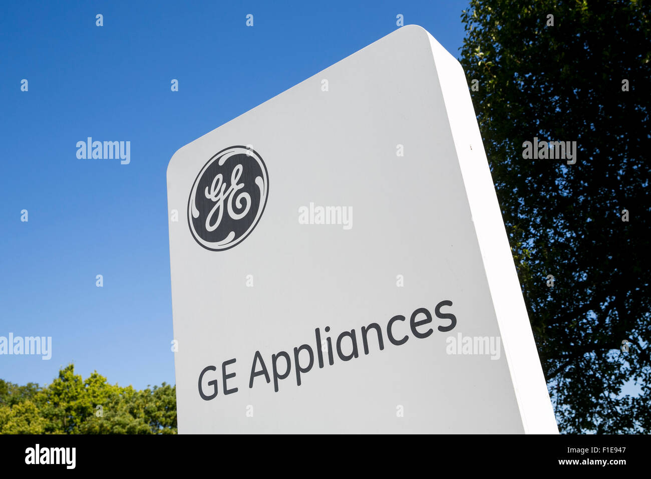 Un logotipo firmar fuera de General Electric (GE), Aparato Park de fabricación en Louisville, Kentucky, el 25 de agosto, 201 Foto de stock