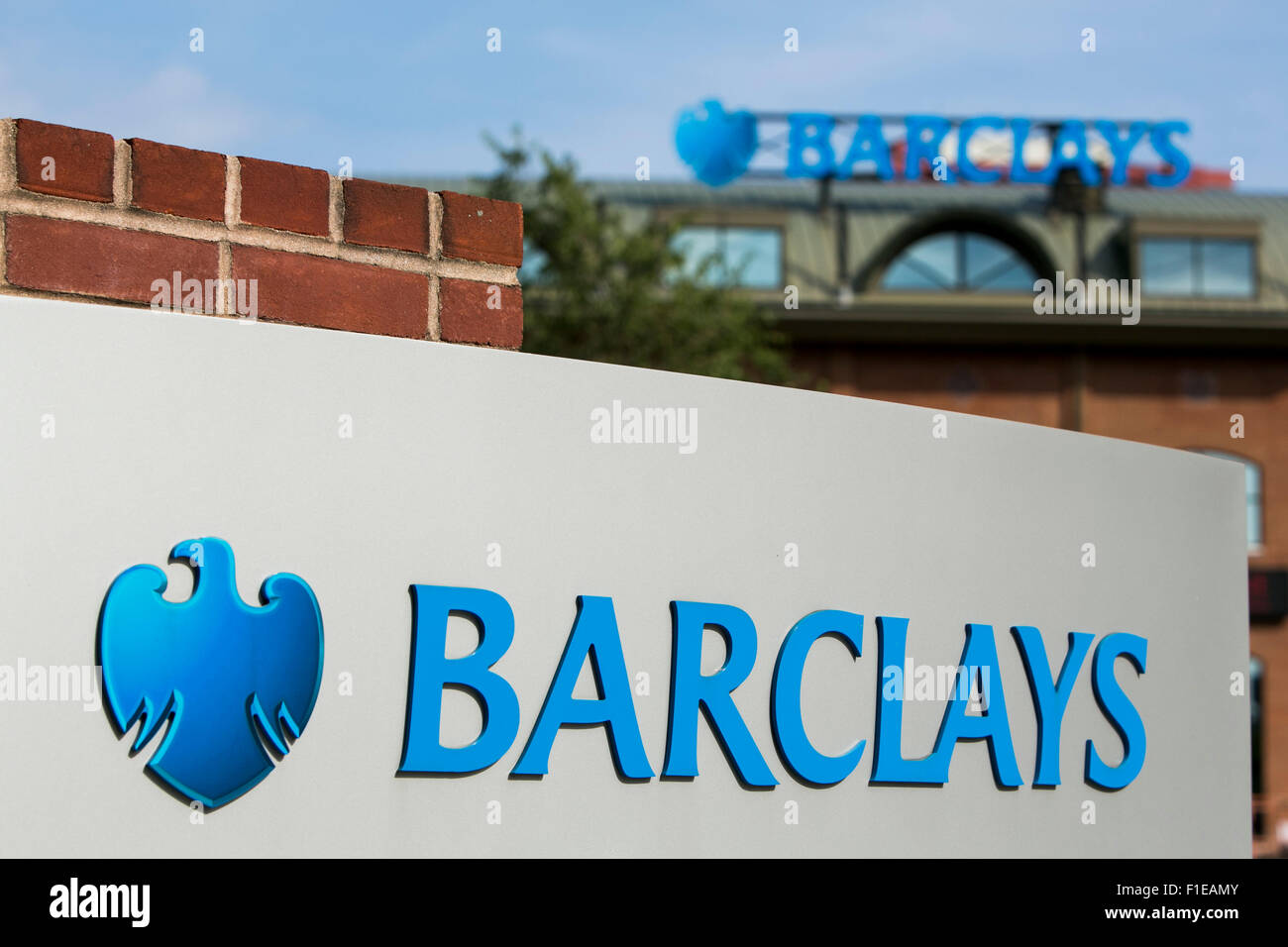 Un logotipo cartel fuera de una instalación ocupada por Barclays PLC en Wilmington, Delaware el 29 de agosto de 2015. Foto de stock