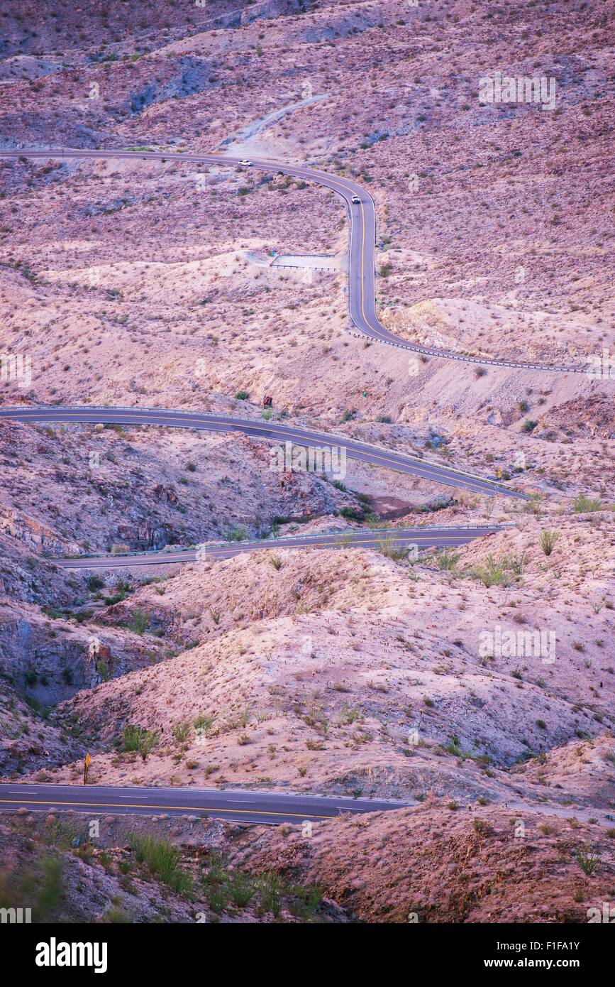 California Road curvo en algún lugar de Sierra Nevada. Foto de stock
