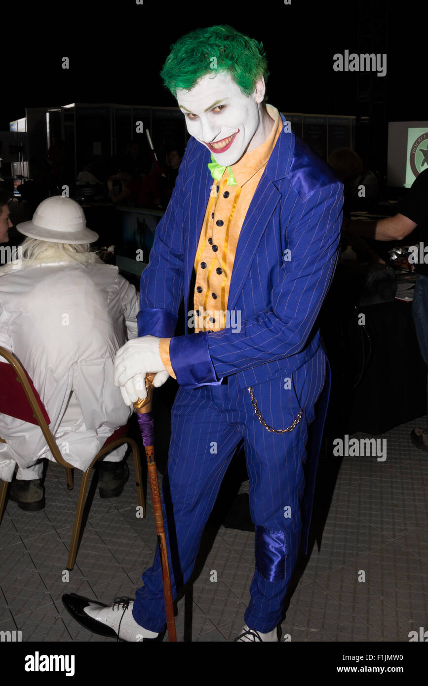 Un hombre vestido como el Joker de Batman en el insomnio55 el Ricoh Arena  de Coventry Reino Unido West Midlands Fotografía de stock - Alamy