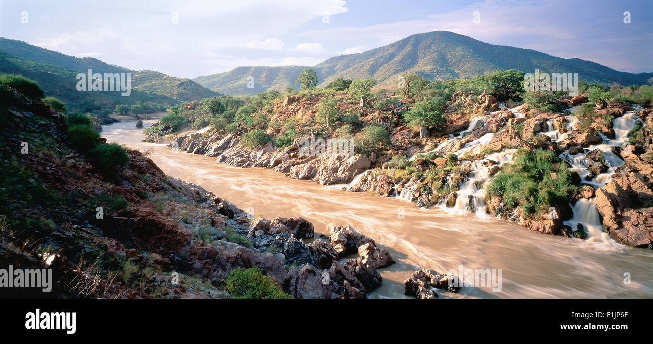 Epupa Falls cerca de la frontera con Angola Foto de stock