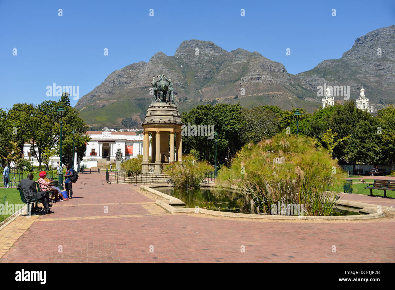 Delville Wood Memorial y el Museo Iziko SA, la empresa de jardín, Ciudad del Cabo, en la provincia de Western Cape, Sudáfrica Foto de stock