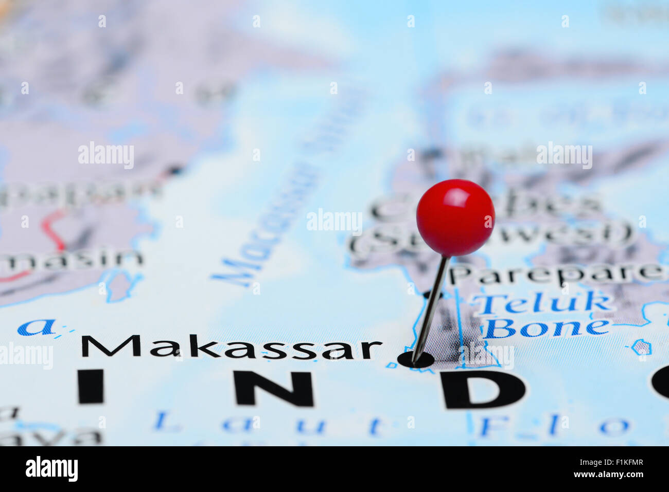 Makassar anclado en un mapa de Asia Foto de stock