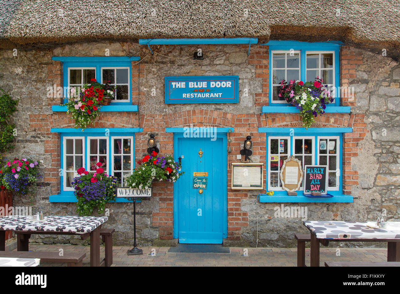 Cafetería Cottage en Adare, en el condado de Limerick, República de Irlanda Foto de stock