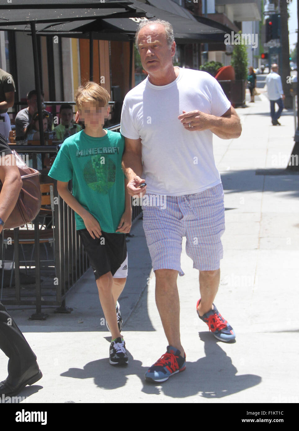 Kelsey Grammer lleva a sus hijos Mason y Jude Grammer para almorzar en
