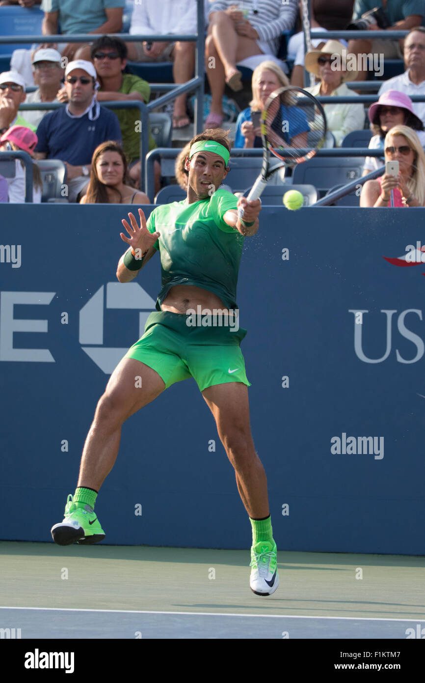 Rafael Nadal (ESP) compitiendo en el US Open de Tenis 2015 Foto de stock