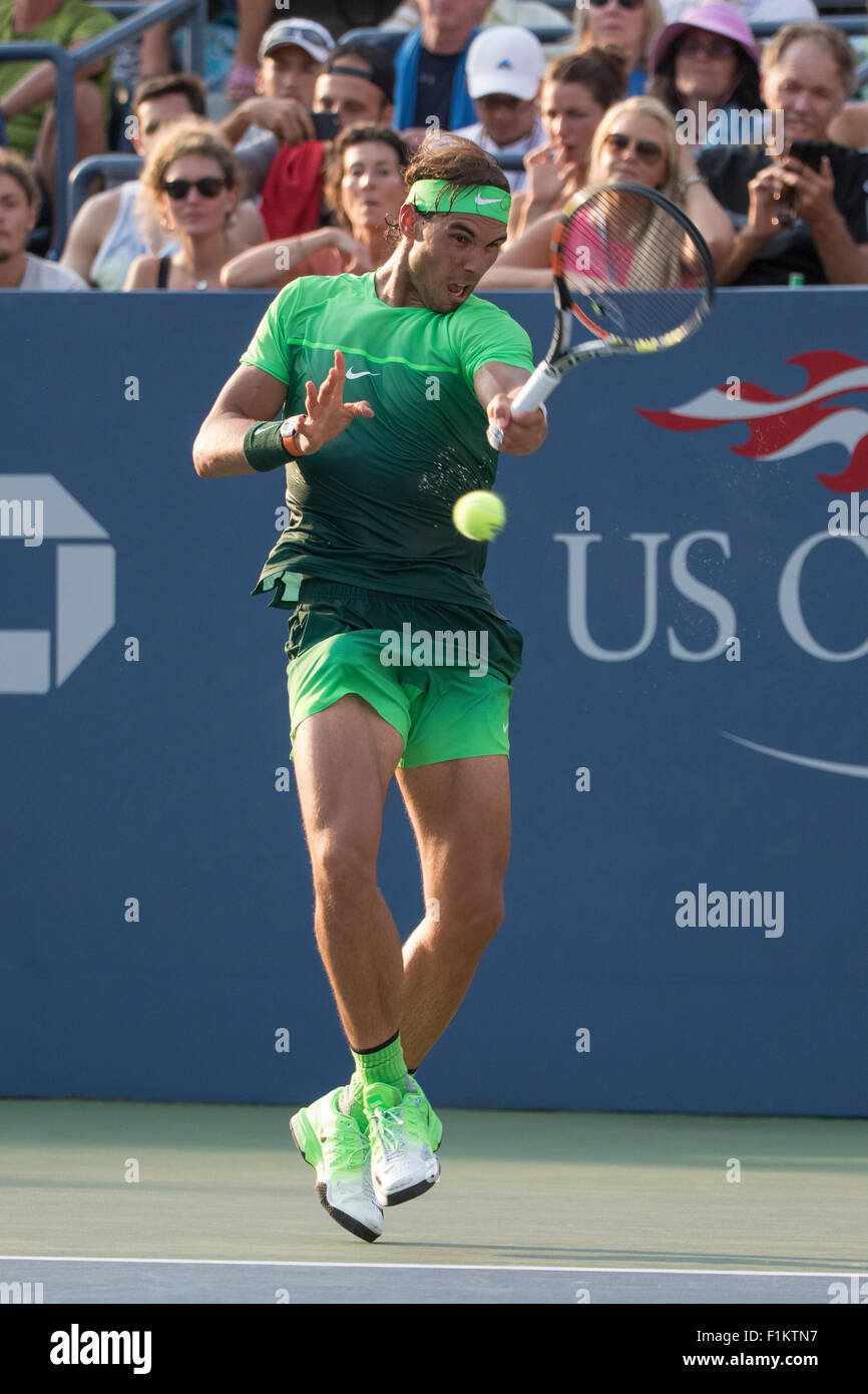 Rafael Nadal (ESP) compitiendo en el US Open de Tenis 2015 Foto de stock