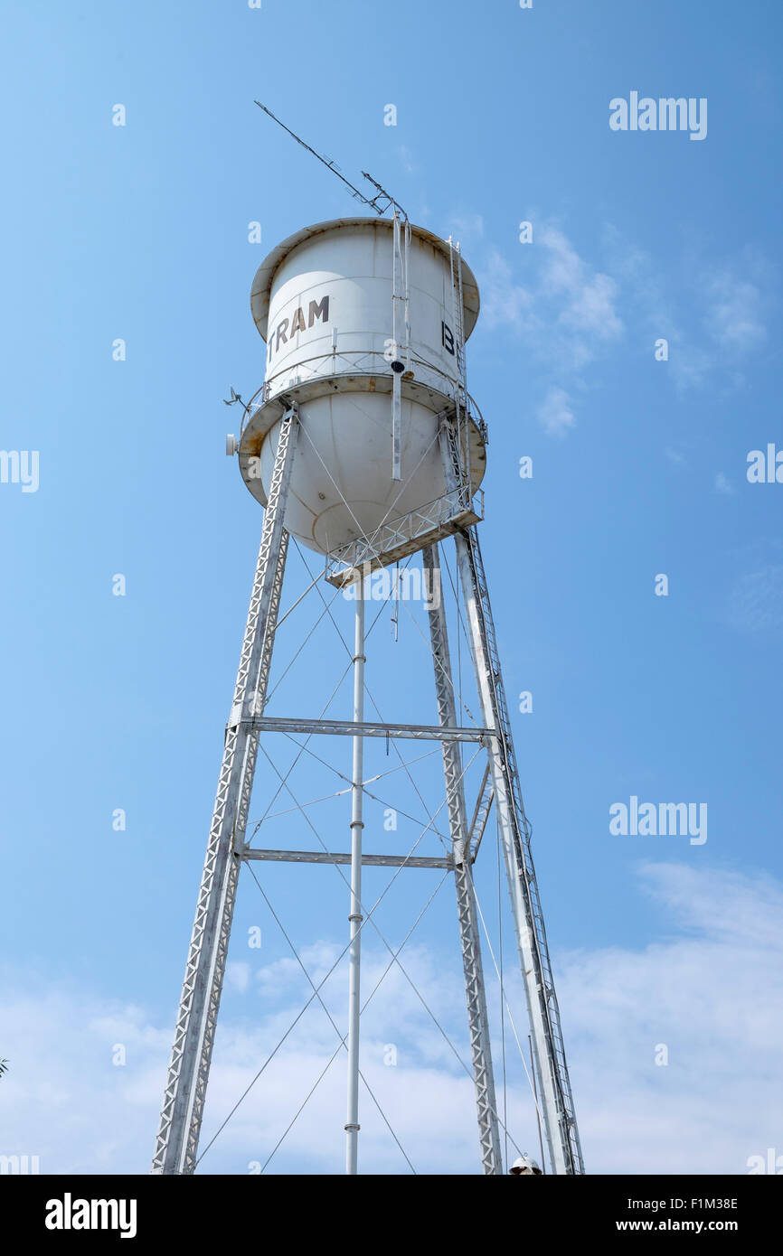 Tanque elevado de agua fotografías e imágenes de alta resolución - Alamy