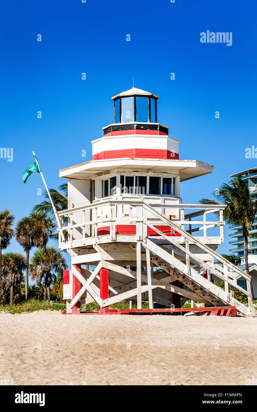 Colorida Torre de vigilante de la Playa en South Beach, Miami Beach, Florida, EE.UU. Foto de stock