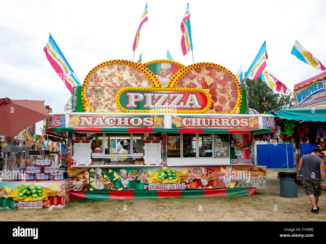 Pizza, nachos y comida Churro stand en la feria, EEUU, 2015 Fotografía