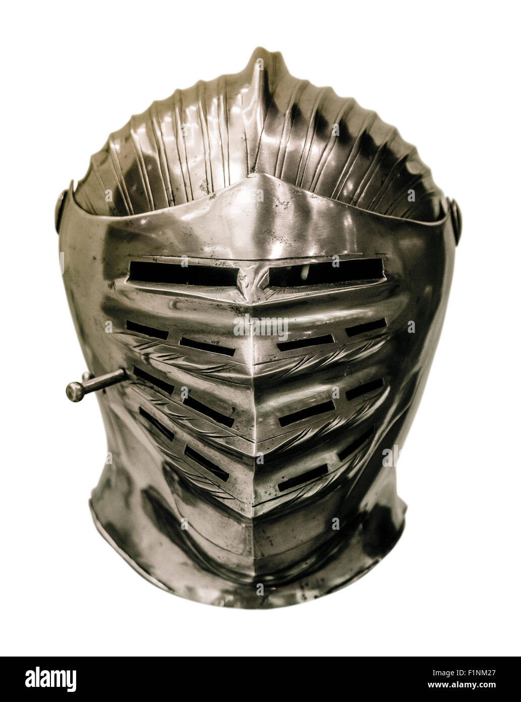 Aislamiento del casco de armadura de Caballero Medieval Foto de stock