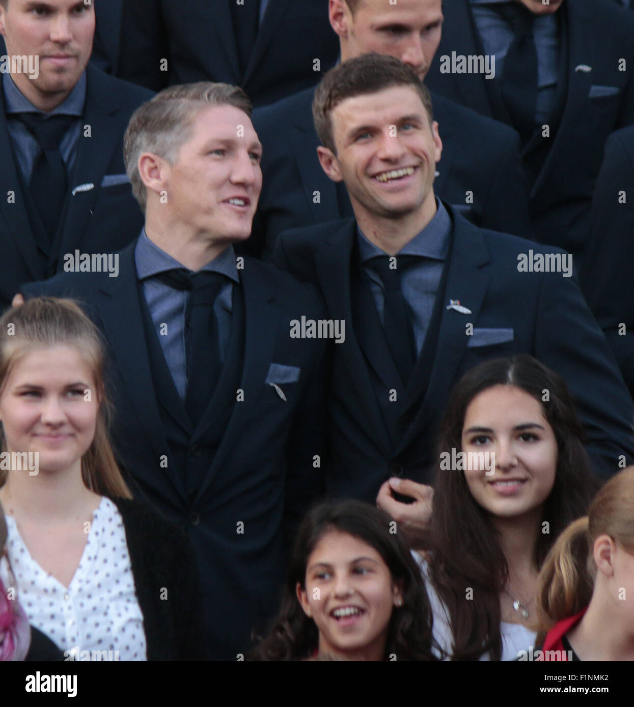 Bastian Schweinsteiger, Thomas Mueller - Empfang der deutschen Nationalmannschaft beim Bundespraesidenten, Schloss Bellevue, 10. Foto de stock