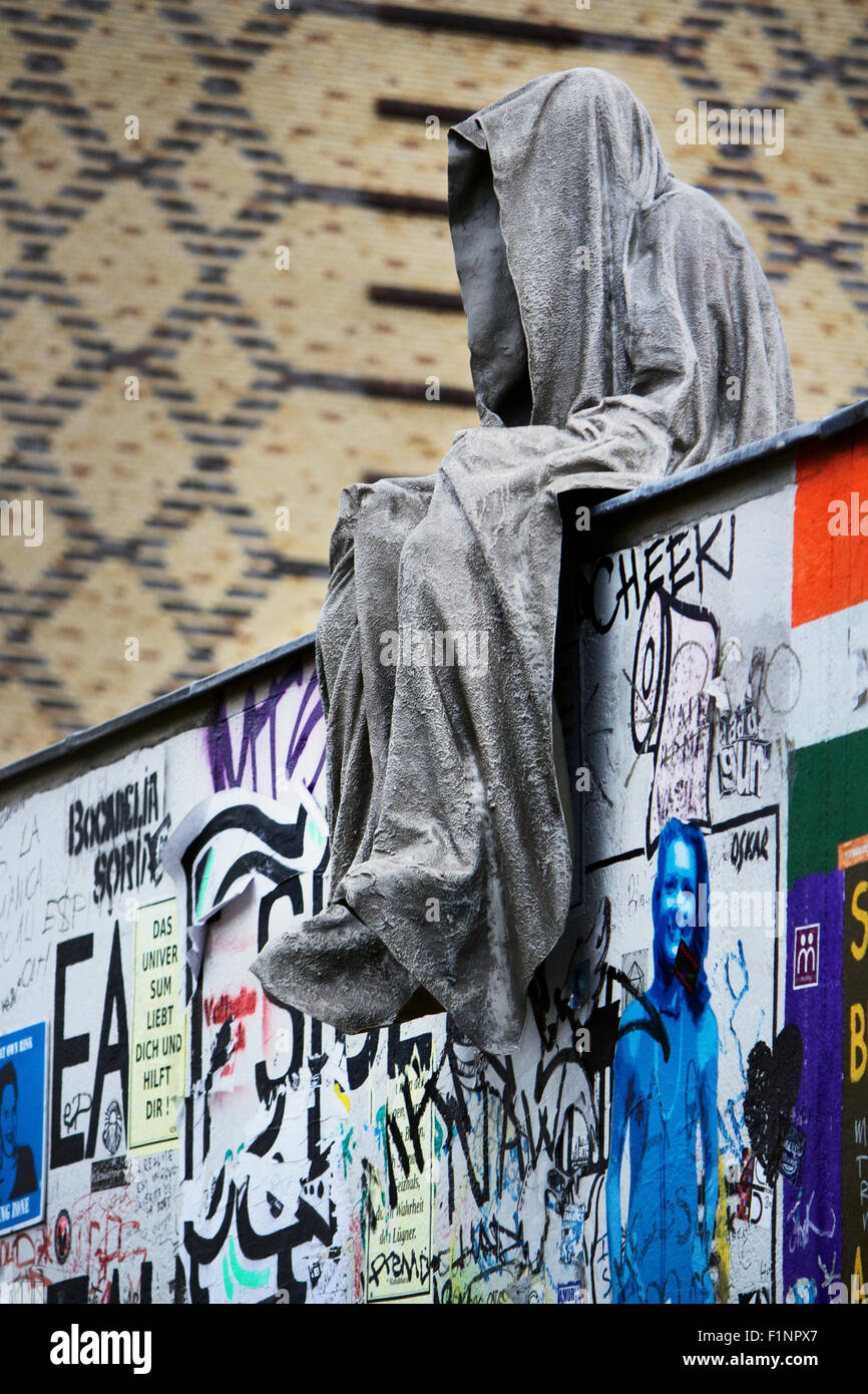 Europa; Alemania; Berlín; Graffiti, Street art, Street; Straße; pared; mueren; muerte; figura; Escultura Foto de stock