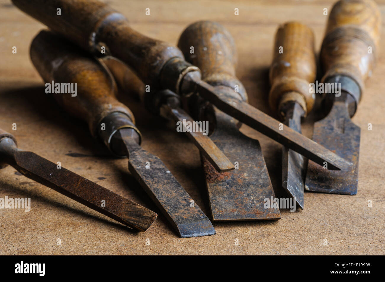 Algunos muy antiguos cinceles de carpintería Foto de stock