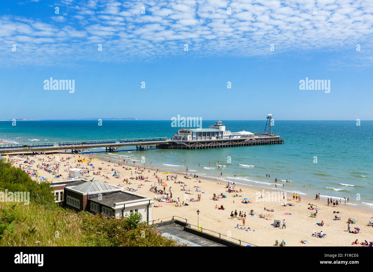 La playa y el muelle de Bournemouth, Dorset, Inglaterra, Reino Unido. Foto de stock