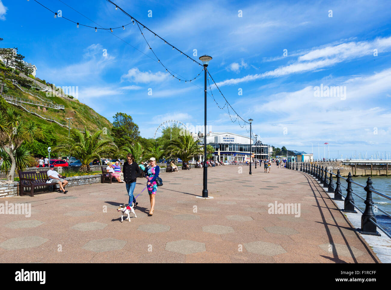 Paseo en Torquay, Torbay, Devon, Inglaterra, Reino Unido. Foto de stock