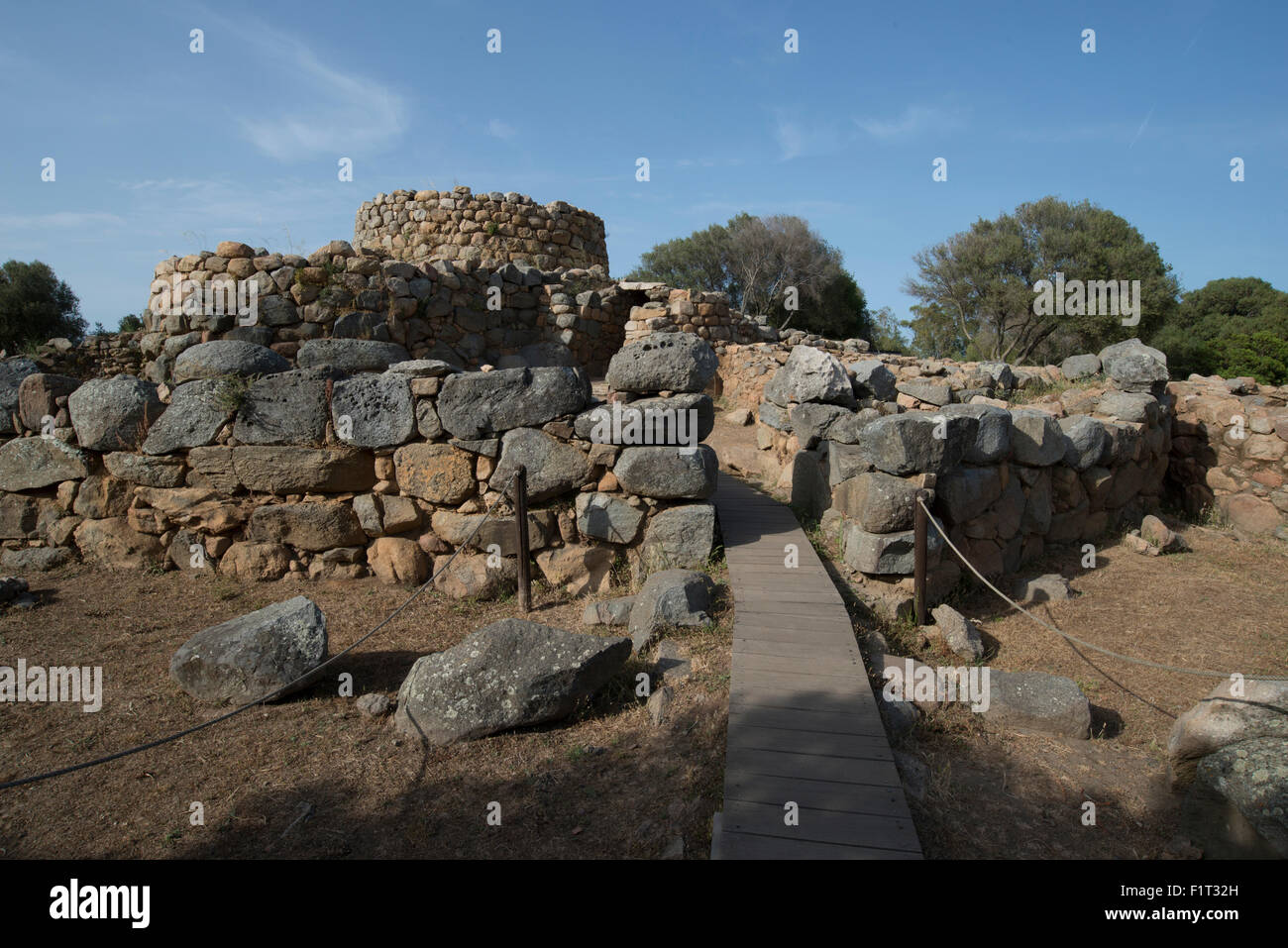 La Prisgiona Nuraghe sitio arqueológico, que data de 1300 AC, cerca de Arzachena (Cerdeña, Italia), Europa Foto de stock