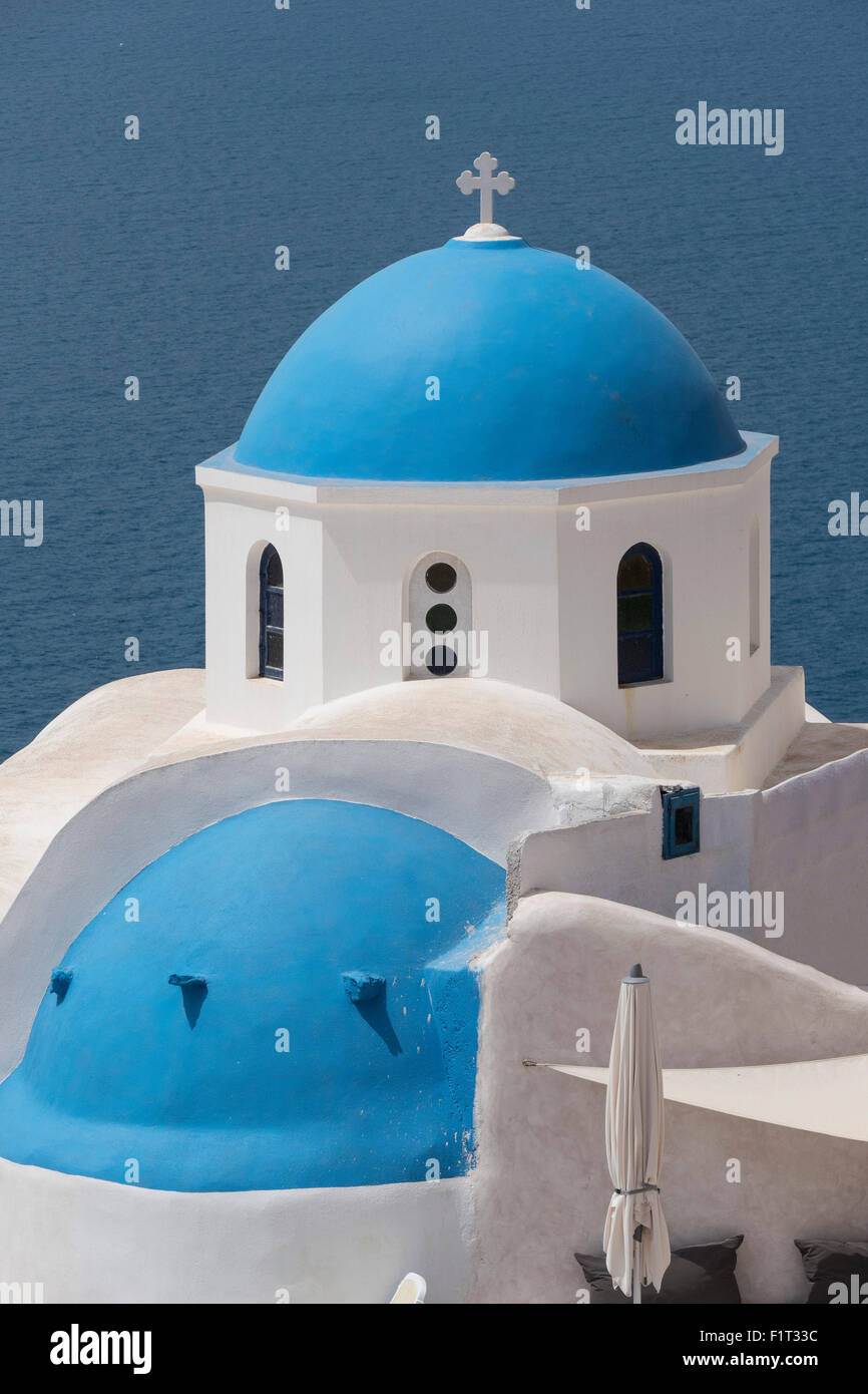 Iglesia de Oia, Santorini, Cícladas, Islas Griegas, Grecia, Europa Foto de stock