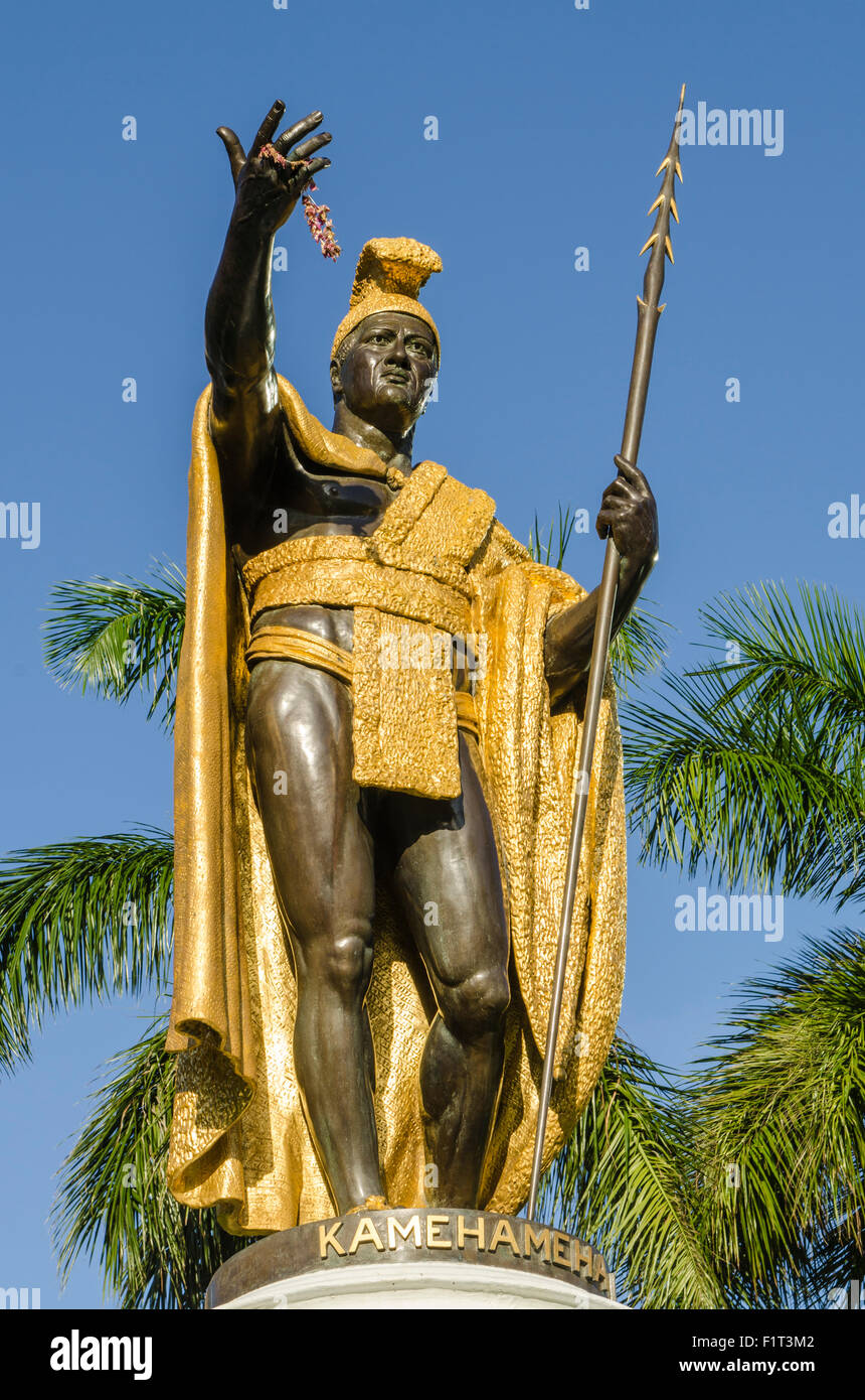 La estatua del rey Kamehameha, delante de Aliiolani Hale (Tribunal Supremo) del Estado de Hawaii, Honolulu, Oahu, Hawaii, EEUU, Pacific Foto de stock