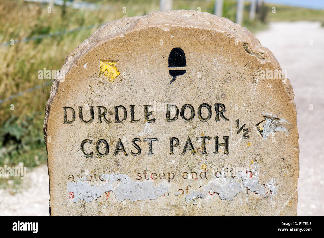 Cartel para la puerta de Durdle Coast Path (Ruta de la costa sur oeste) cerca de Lulworth, la Costa Jurásica, en Dorset, Inglaterra, Reino Unido. Foto de stock
