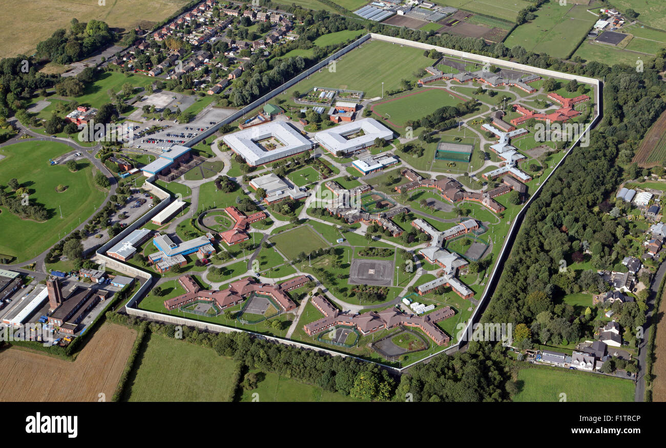 Vista aérea de HMP Kennett & Ashworth Hospital Psiquiátrico, Parkbourne, Maghull, Liverpool, Reino Unido Foto de stock