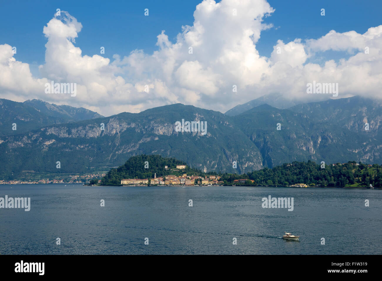 Y el Lago de Como Bellagio Lombardía Italia Foto de stock