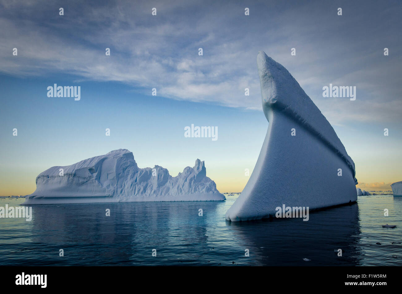 Un gran iceberg en la Antártida Foto de stock
