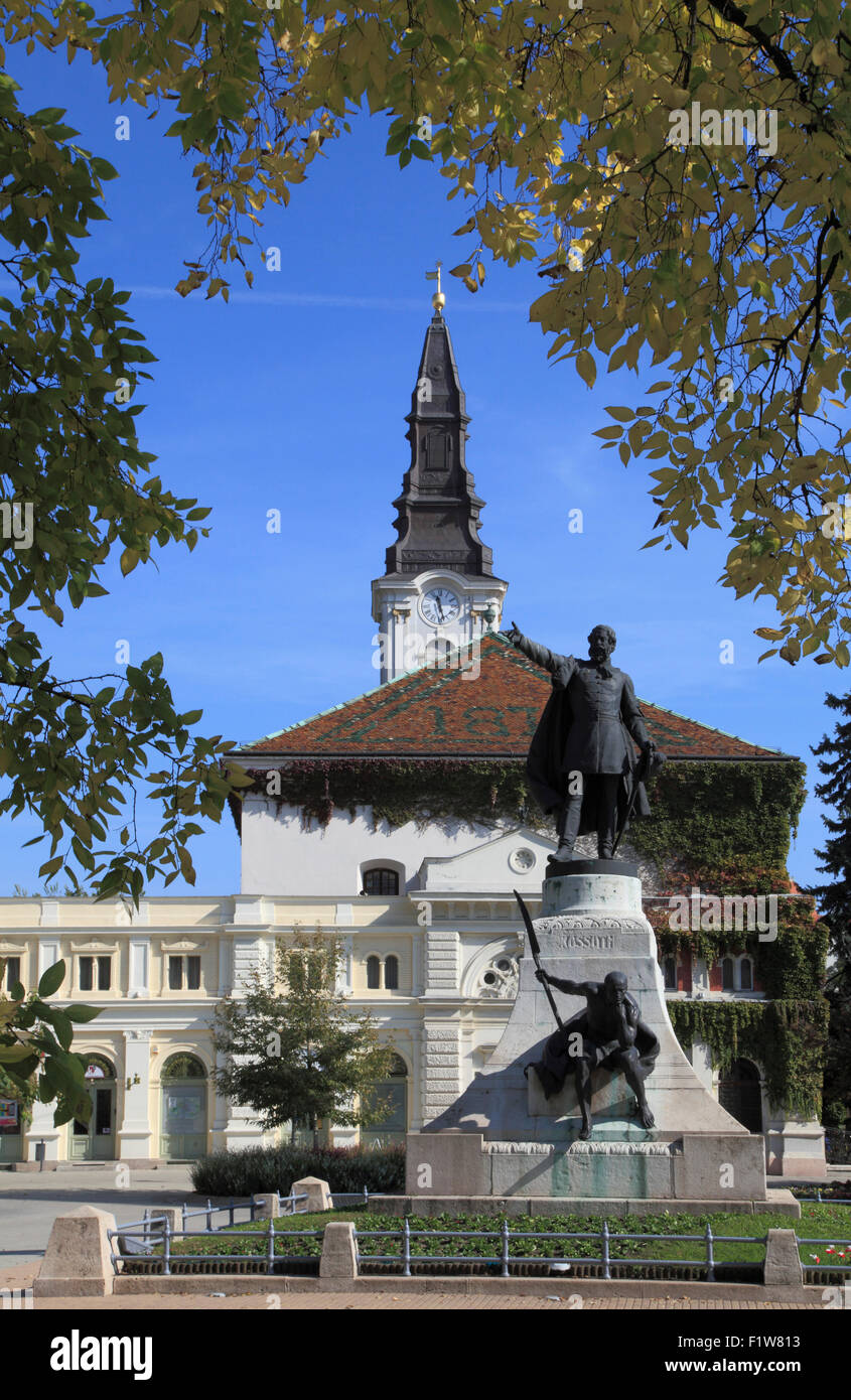Hungría Kecskemét Lajos Kossuth estatua iglesia calvinista Foto de stock