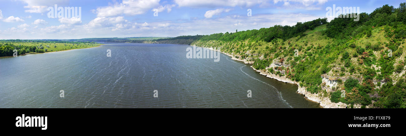 Vista panorámica del río. Foto de stock