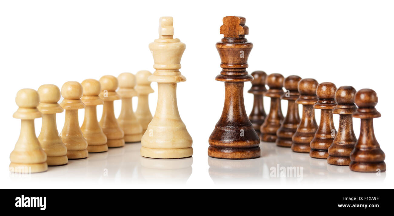 Figuras de ajedrez aislado en el fondo blanco. Foto de stock