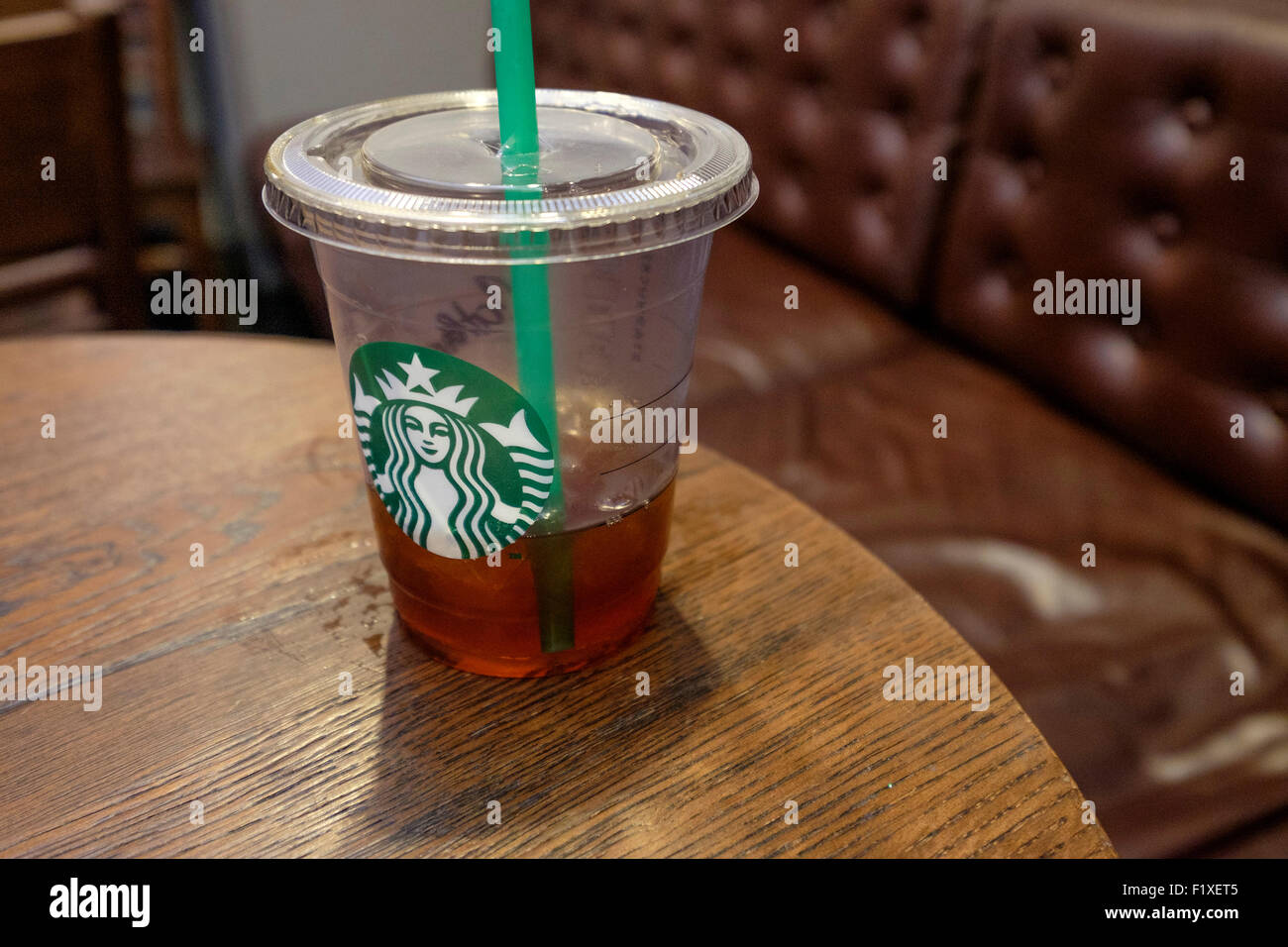 Starbucks Coffee Cup helado Fotografía de stock - Alamy
