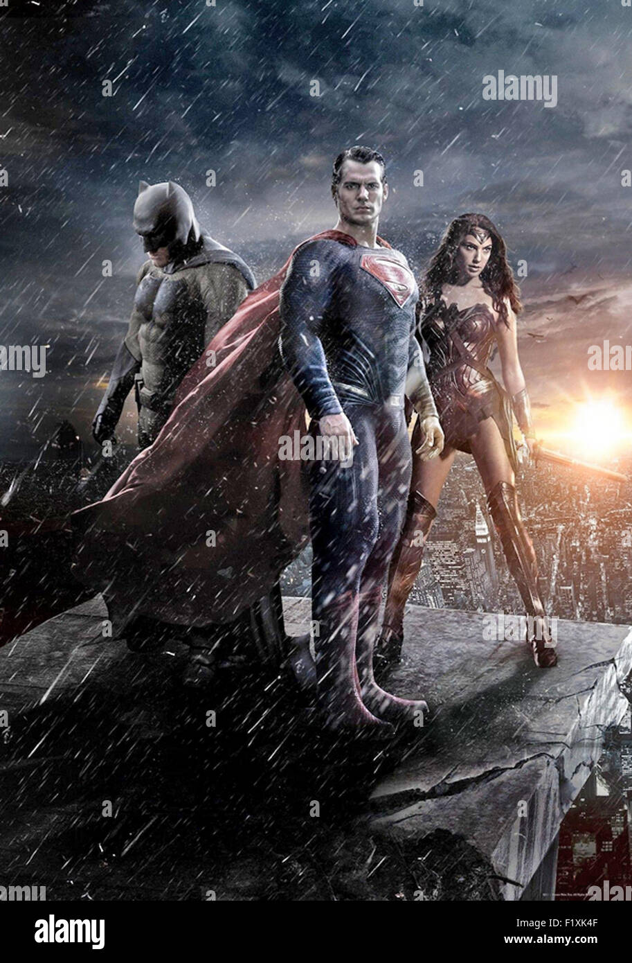 BATMAN v Superman: el amanecer de la justicia 2016 película de Warner Bros  con desde la izquierda: Ben Affleck, Henry Cavill y Gal Gadot Fotografía de  stock - Alamy