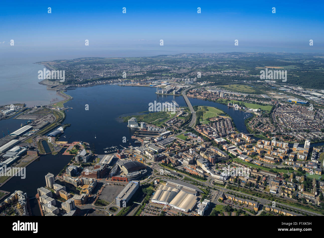 Vista aérea de la Bahía de Cardiff de agosto de 2015 PHILLIP ROBERTS Foto de stock