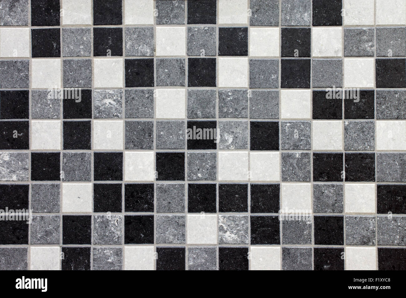 Negro, blanco y gris, azulejos de mosaico en el baño Fotografía de stock -  Alamy